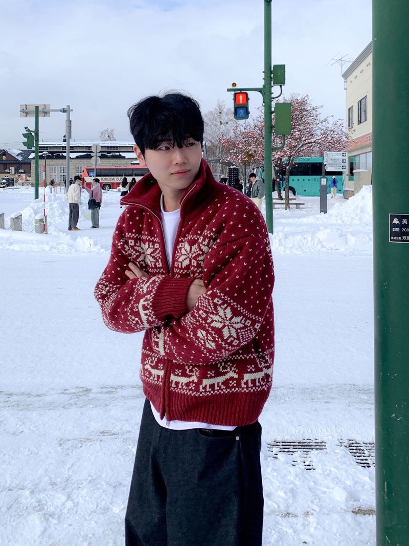 [Premium] Santa reversible Nordic knit zip-up