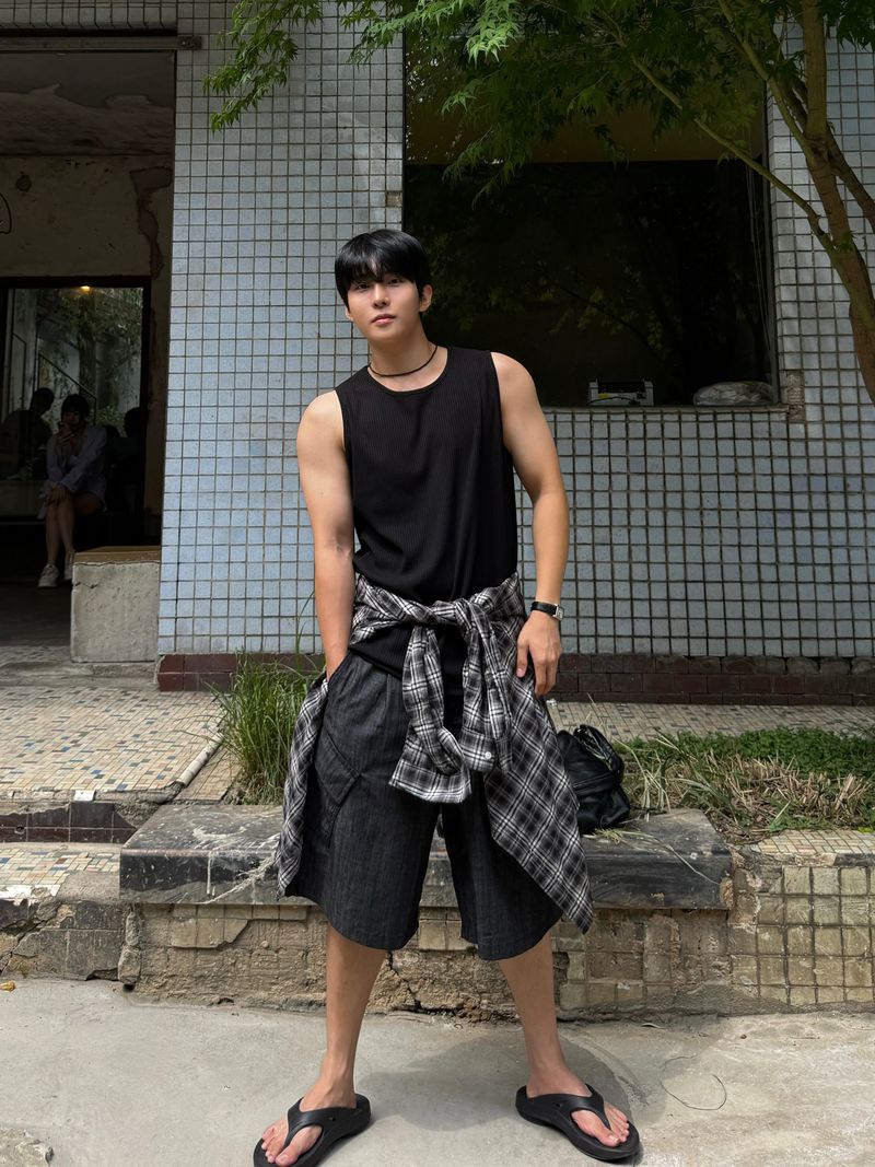 Non-fade diagonal cargo bermuda pants 