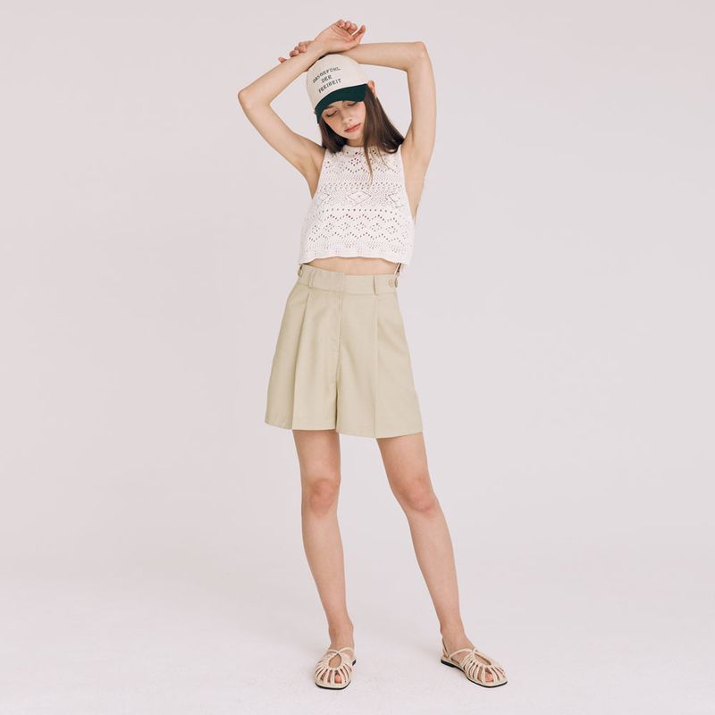 FREIHEIT(フライハイト)の「TWO BUTTON PINTUCK WOOL SHORTS (KAHKI)(Pants)」