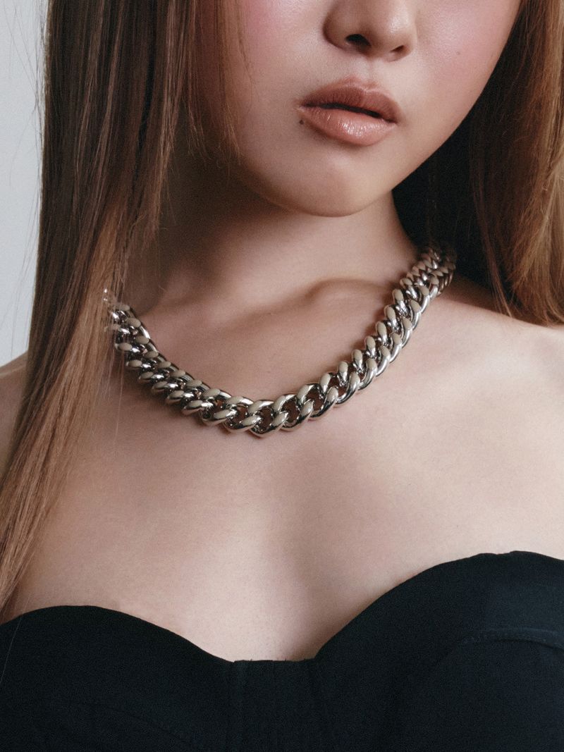 Eireve（エイレブ）の「COLOR BOLD CHAIN NECKLACE (BEIGE)（Accessories）」