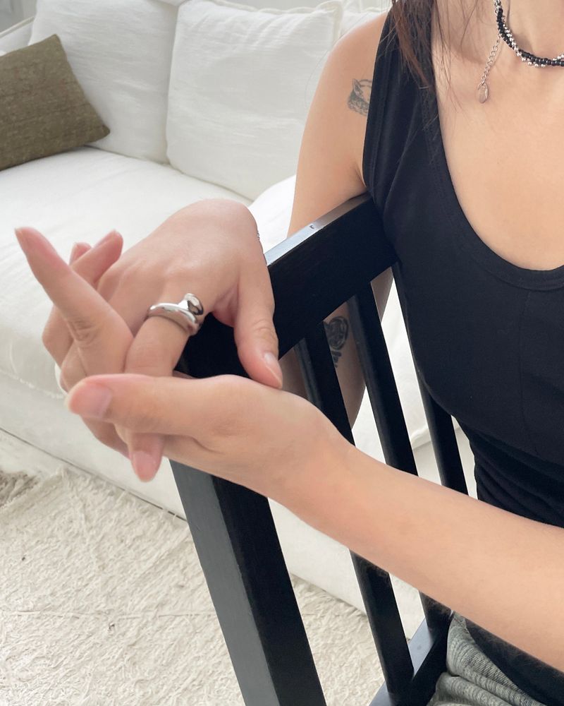 Fluid Curve Ring