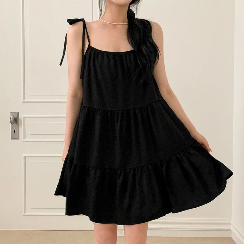 [Adjusting the strap] cancan sleeveless dress