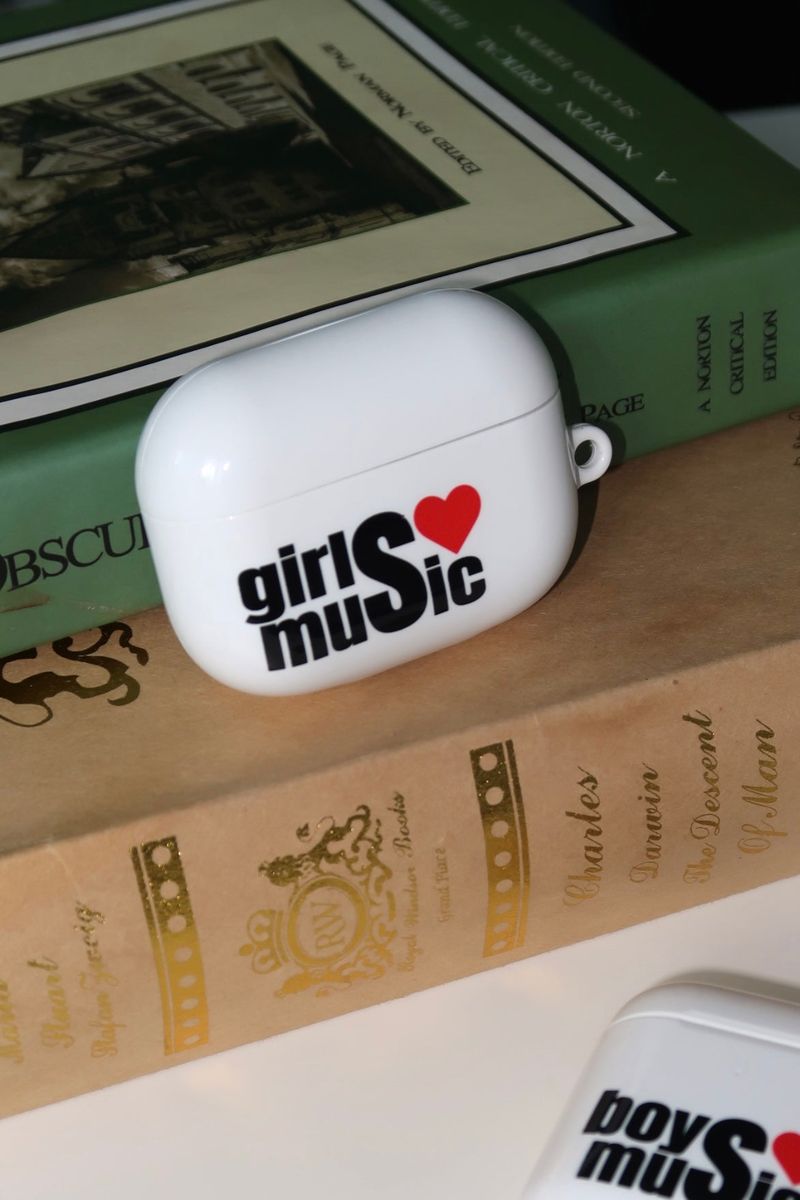 i43（アイササム）の「[MADE] ガールズラブミュージック airpods ケース（スマホグッズ/小物）」