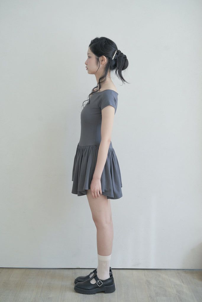 オープンショルダーギャザーミニドレス - dark grey