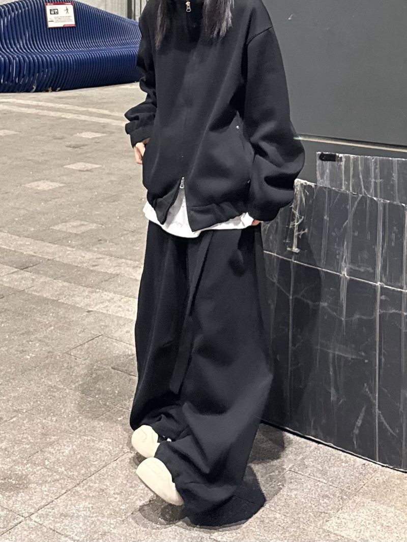 curved high-neck blouson zip-up
