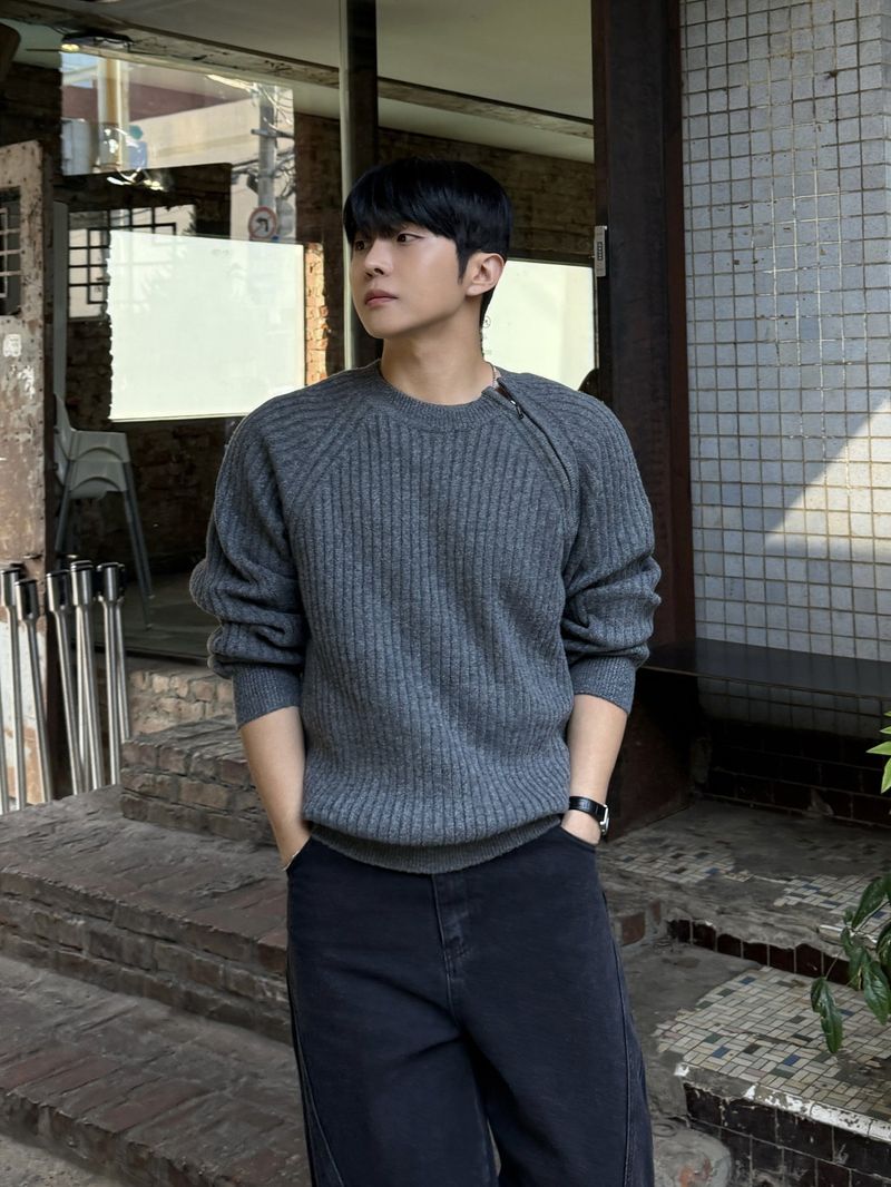 Going diagonal zipper knitwear
