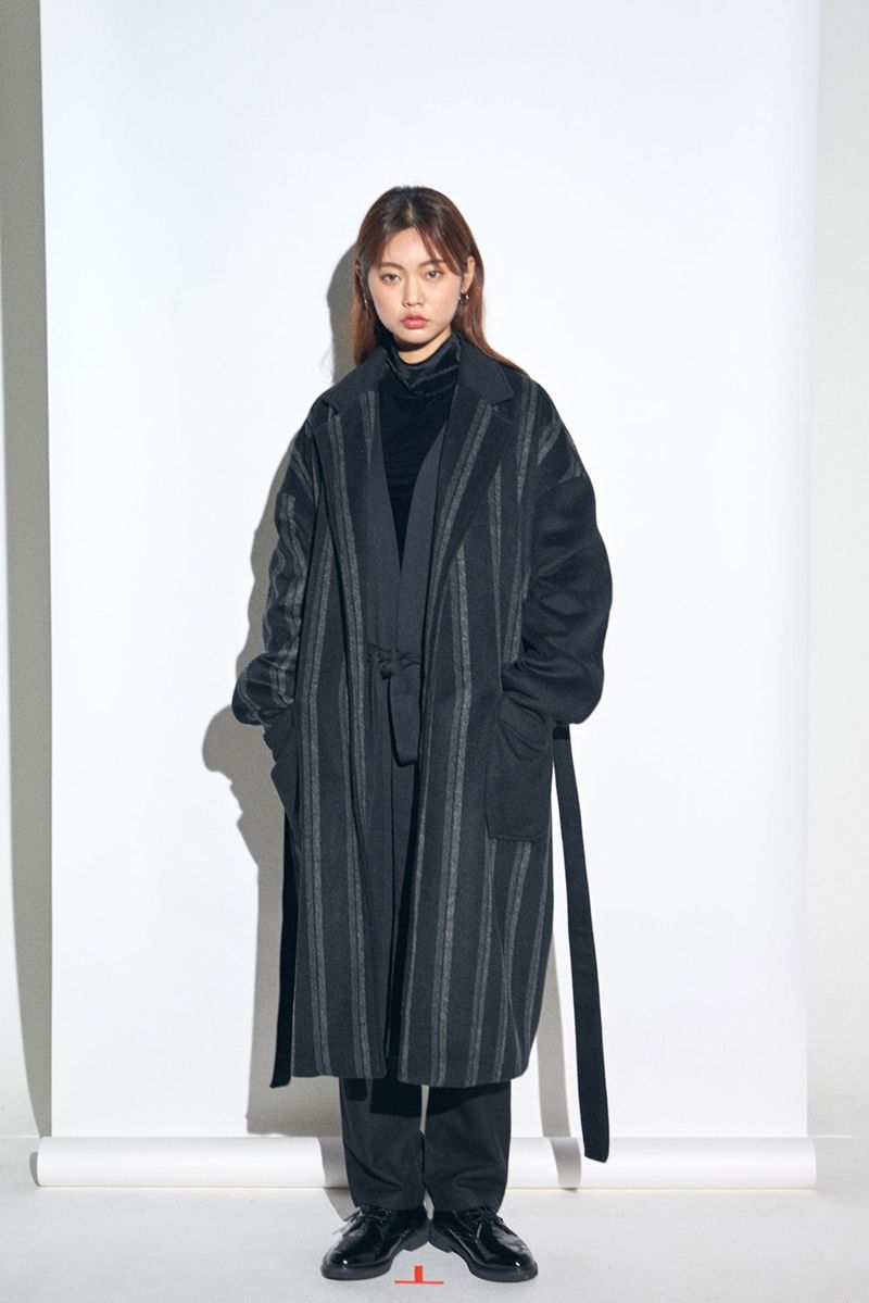 STRIPE COMBINATION WOOL ROBE COAT (Black)
