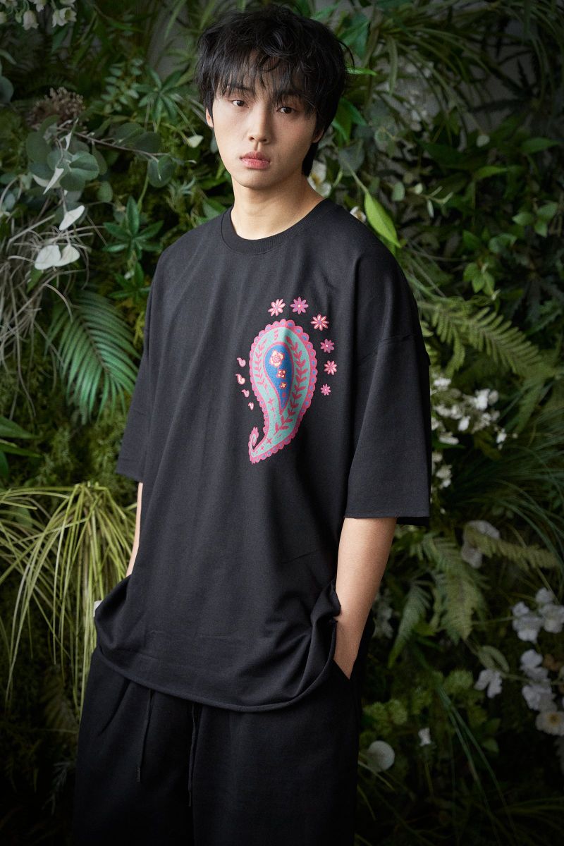 PAISLEY PRT. CUT-OUT 1/2 TEE (Black)