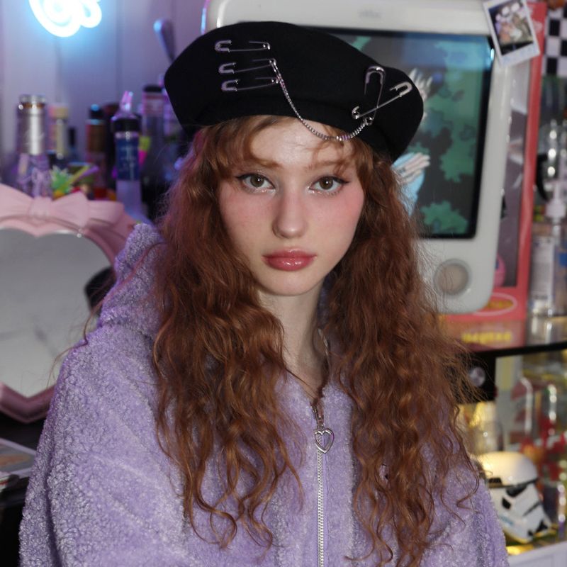 0 4 safety pin chain beret - BLACK