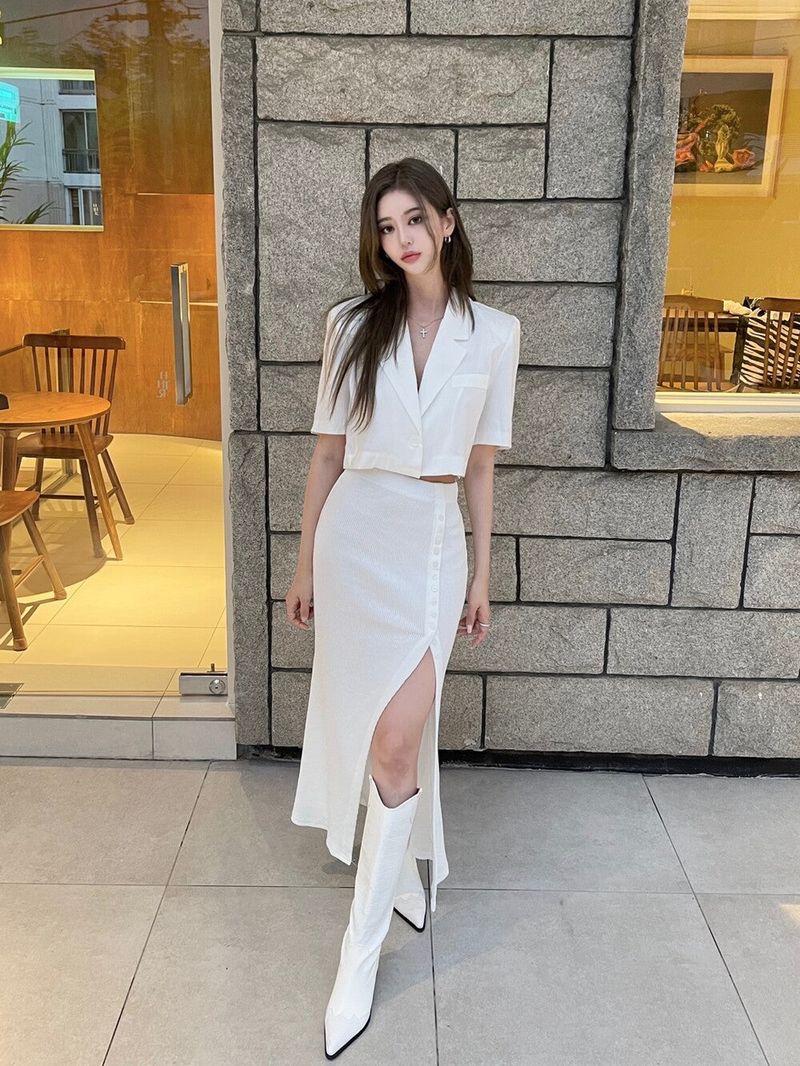 134. Soft button slit sk (black, ivory)
