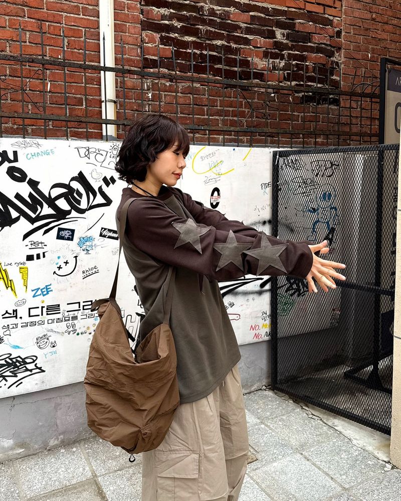 Vintage Star Contrast Raglan Long Sleeve Tee
