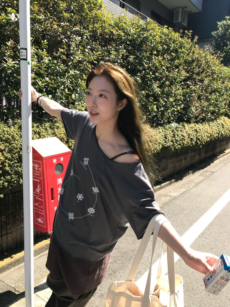 HASTA（ハスタ）の「Chakra Drape T-shirt (Charcoal)（Tops）」