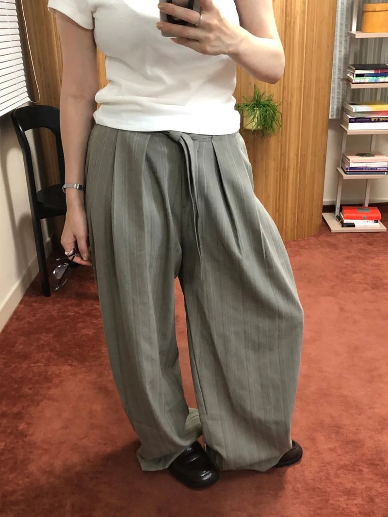 seymour（セイモア）の「Basil strap slacks（Pants）」