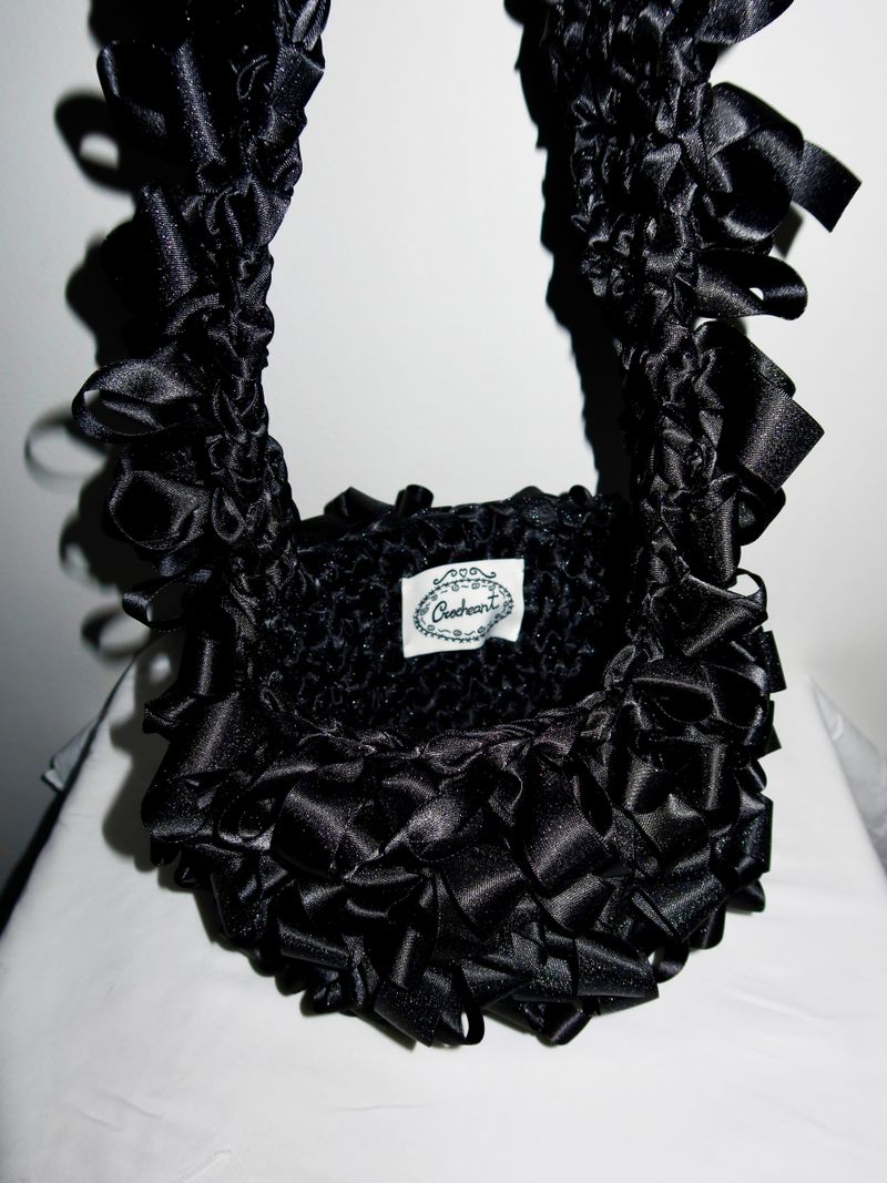 Ruffle cross sac