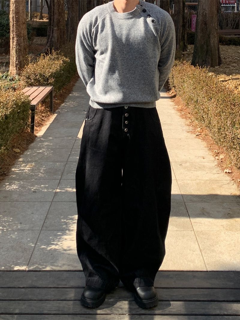 Mensfloor（メンズフロア）の「Pello Button Round Cropped Knit（Tops）」