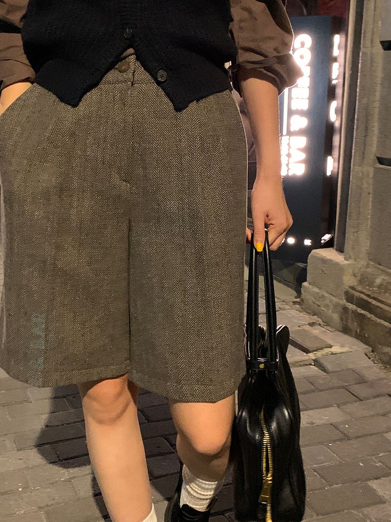 [MADE] Fidic Wool Herringbone Bermuda Pants