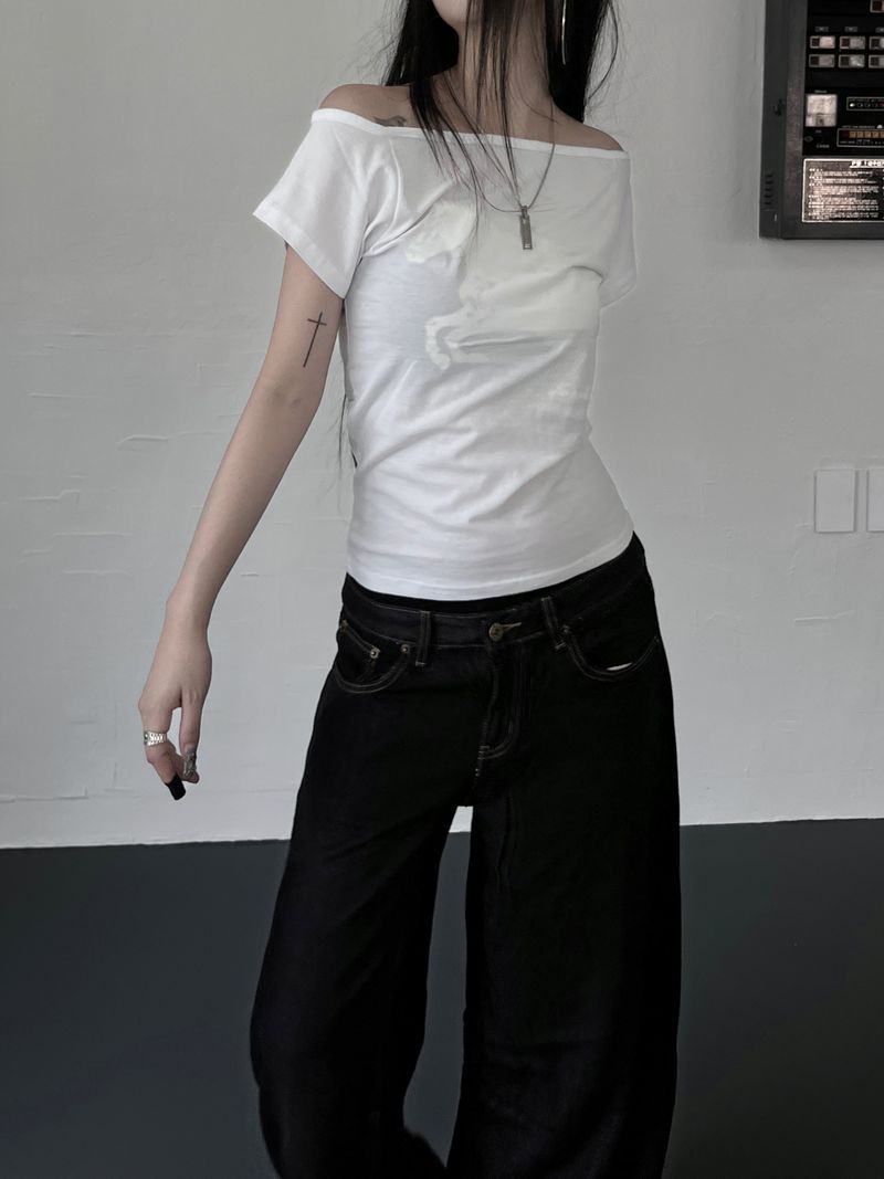 horse shadow off-shoulder T (2color)