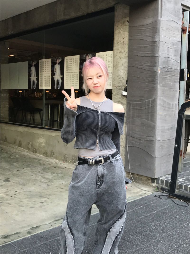 Unique cutting line grunge wide denim pants