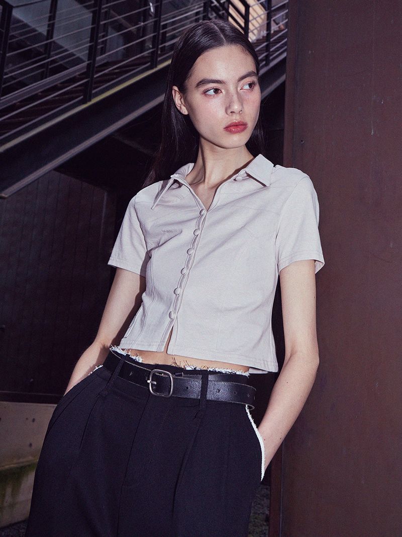 [LINE] Line Button Crop T-shirt (Beige)
