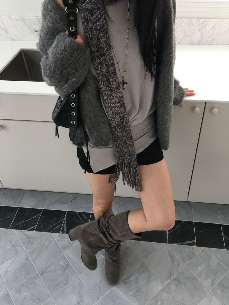 Suede shirring warmer boots