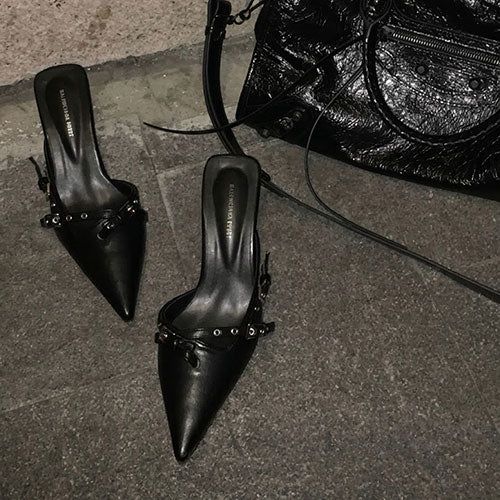 VIVIC（ビビク）の「ベルトストラップスティレットミュールヒール (BLACK)（シューズ）」
