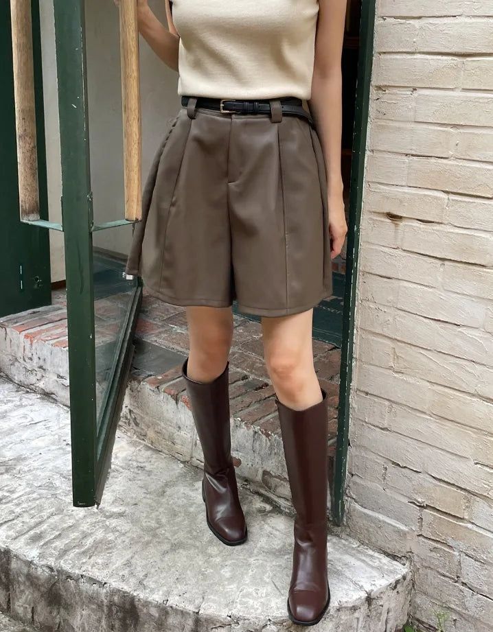 Rabl Leather Pintuck Banding Half Pants