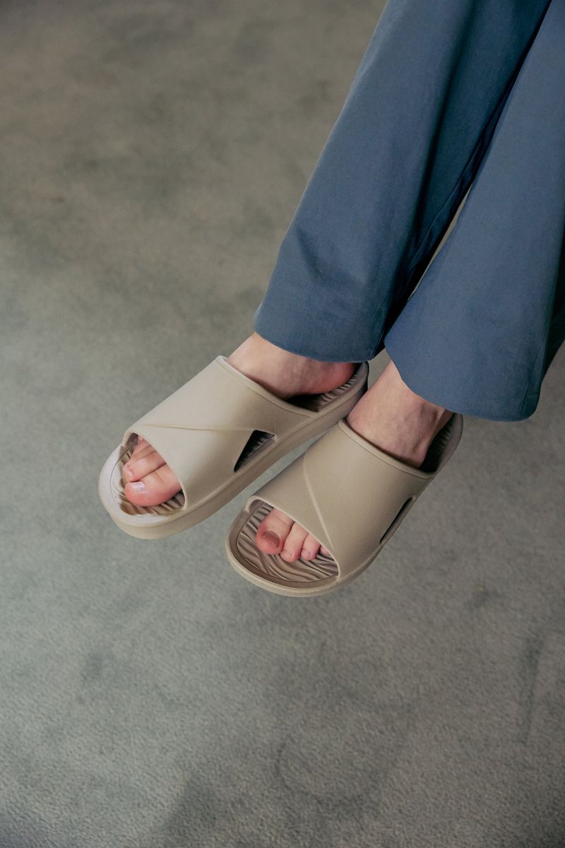 Sunday Afternoon Slippers - Sand