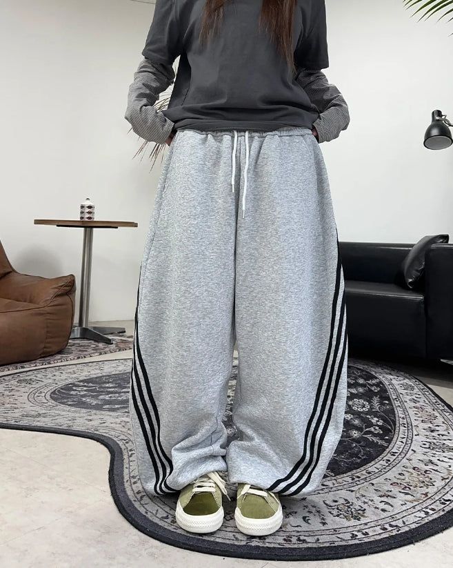 SATIIIZ（サティーズ）の「LD Curved Track Sweatpants（Pants）」