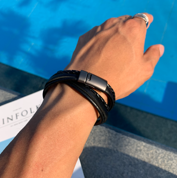 LOOKPLE（ルックプル）の「ビードスリーストリングツイストレザーブレスレット（アクセサリー）」