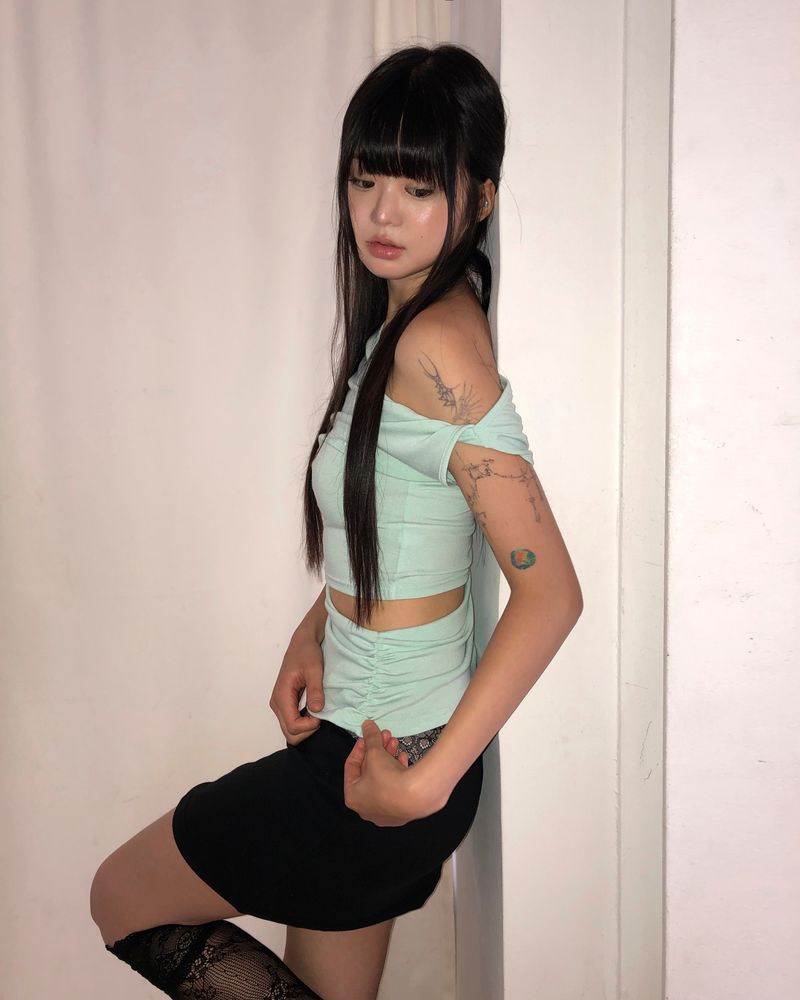 Hochi Cut-Out Off-Shoulder Short Sleeve T-Shirt