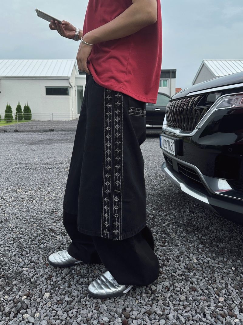 Classic Ruta Embroidered Bermuda Denim Pants 2C