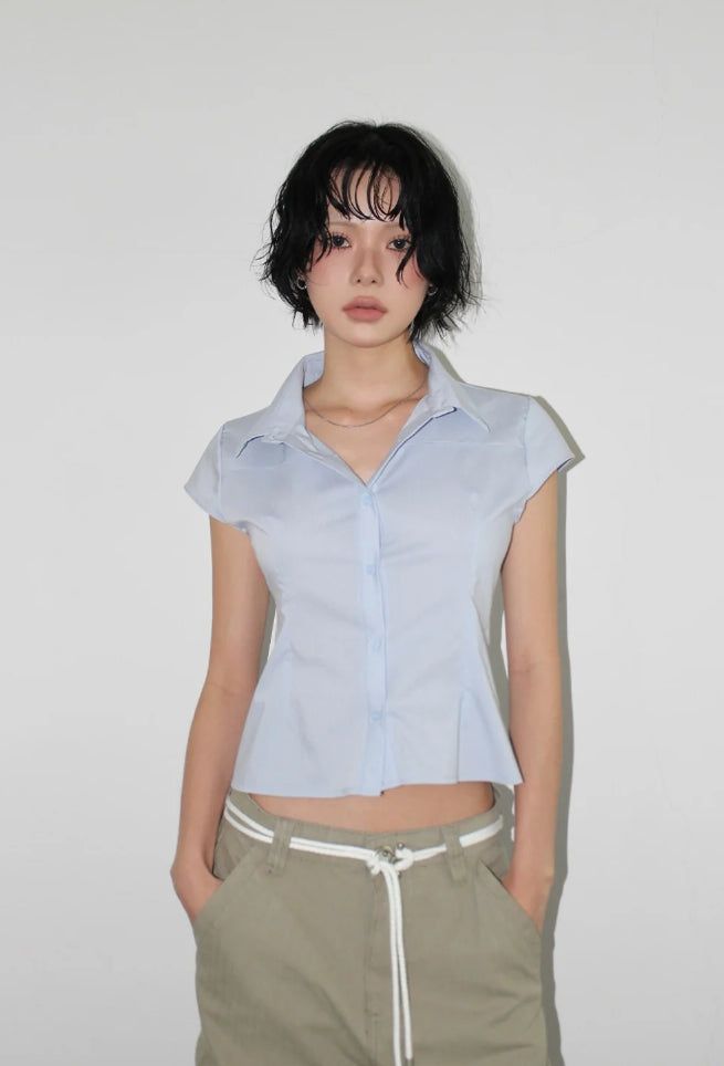 AAKE(アケ)の「DART CAP SLEEVE SHIRT(Tops)」