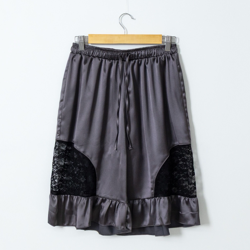 silky frill bermuda pants