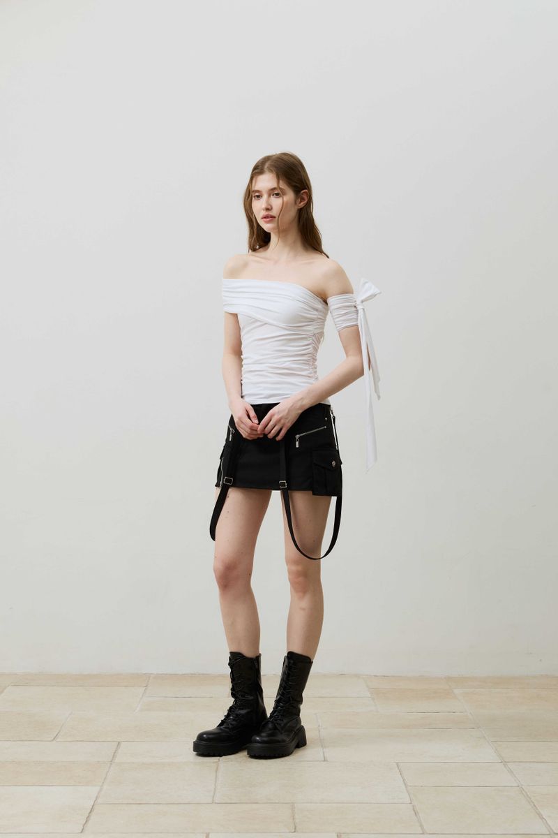 RIA ONE-SHOULDER SHIRRING TOP / WHITE