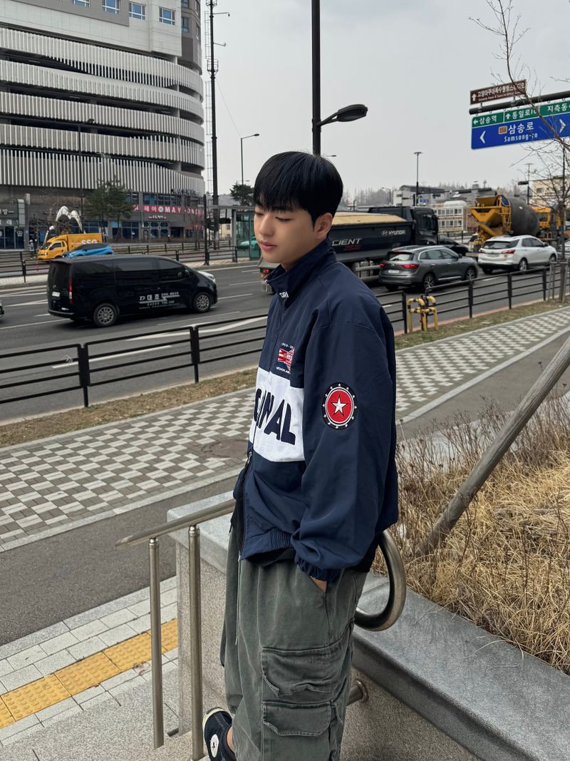 land to-way windbreaker