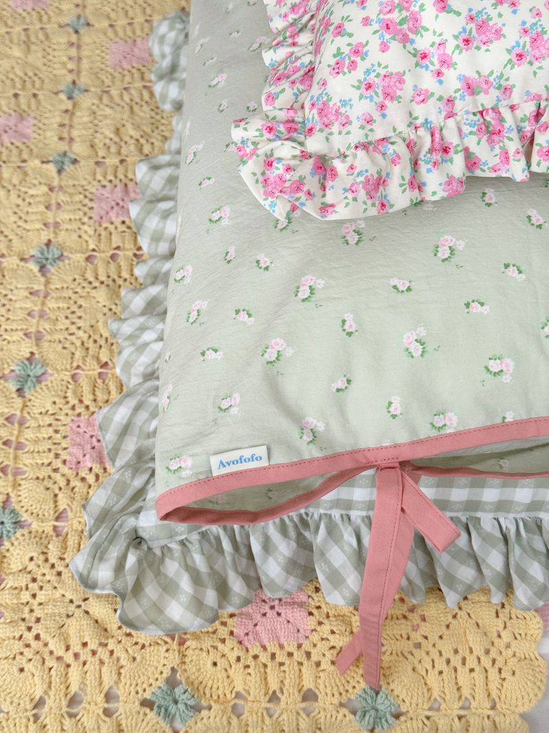 Flo ribbon string pillow cover floral pattern hotel style