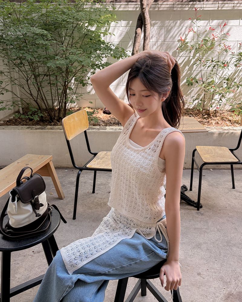 Dam knit sleeveless & wrap skirt set