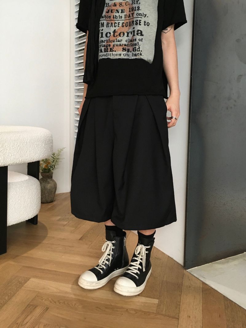 Leir Pintuck Bermuda Shorts 2C