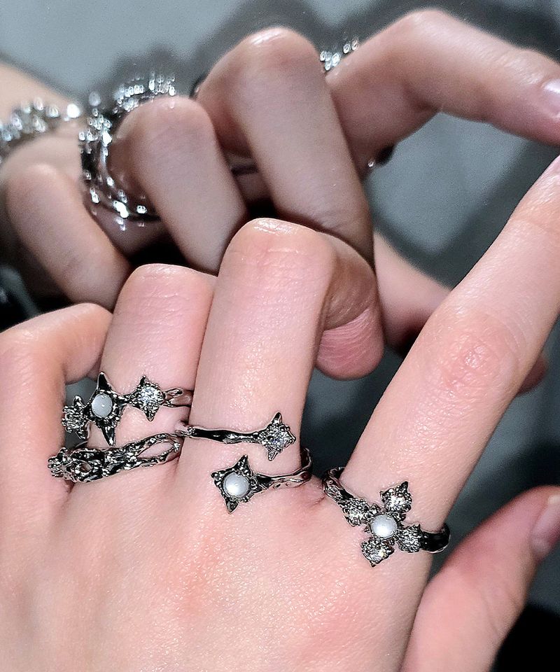 Gray Shooting 3-Star Cubic Open Ring
