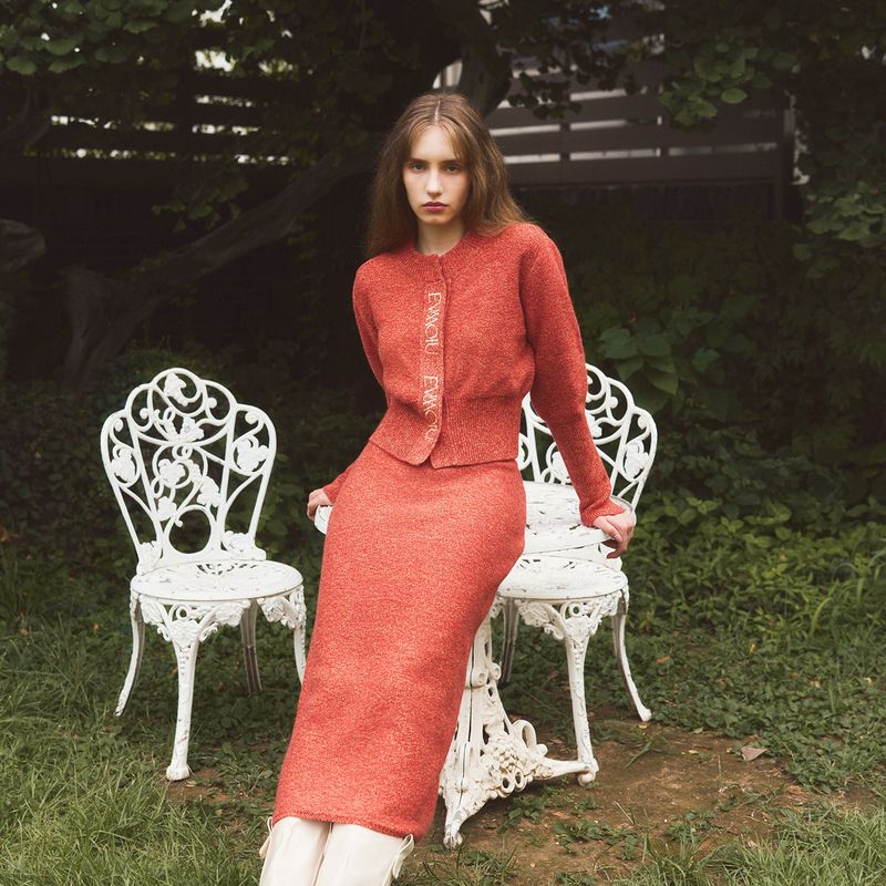 EVMOIU(エブモウ)の「ALPACA SLIM CARDIGAN - RED BEIGE(Tops)」