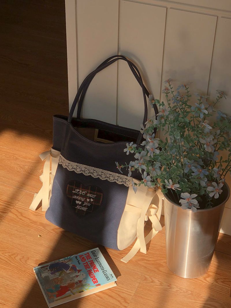 A letter bag_navy