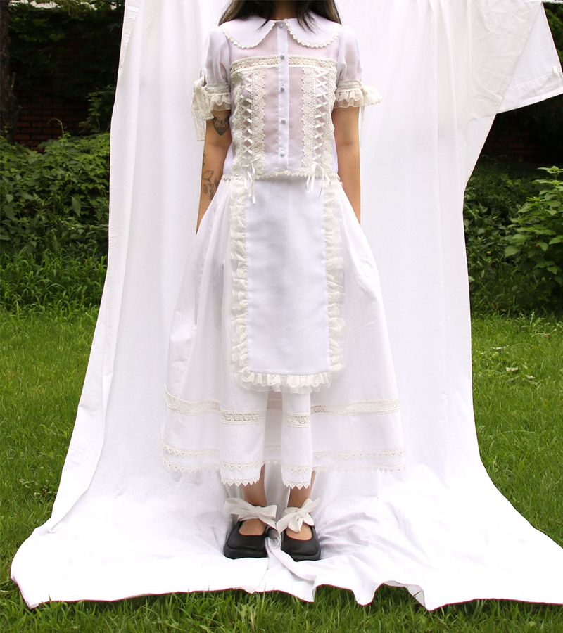 Baquemin（バクミン）の「Apron-pyeseul Skirt (White)（Skirts）」