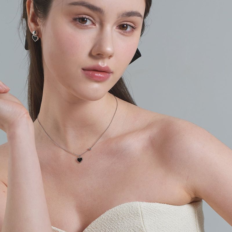 BLACK HEART BALL NECKLACE