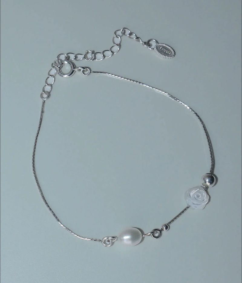 [MADE] rose arc trail necklace