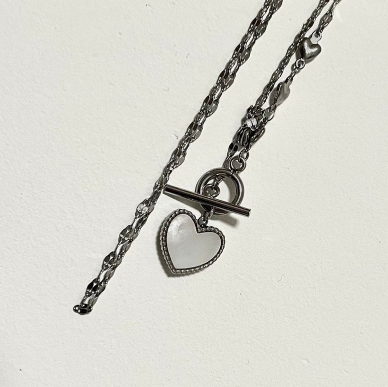 eg White mother-of-pearl Heart Toggle Bar Necklace