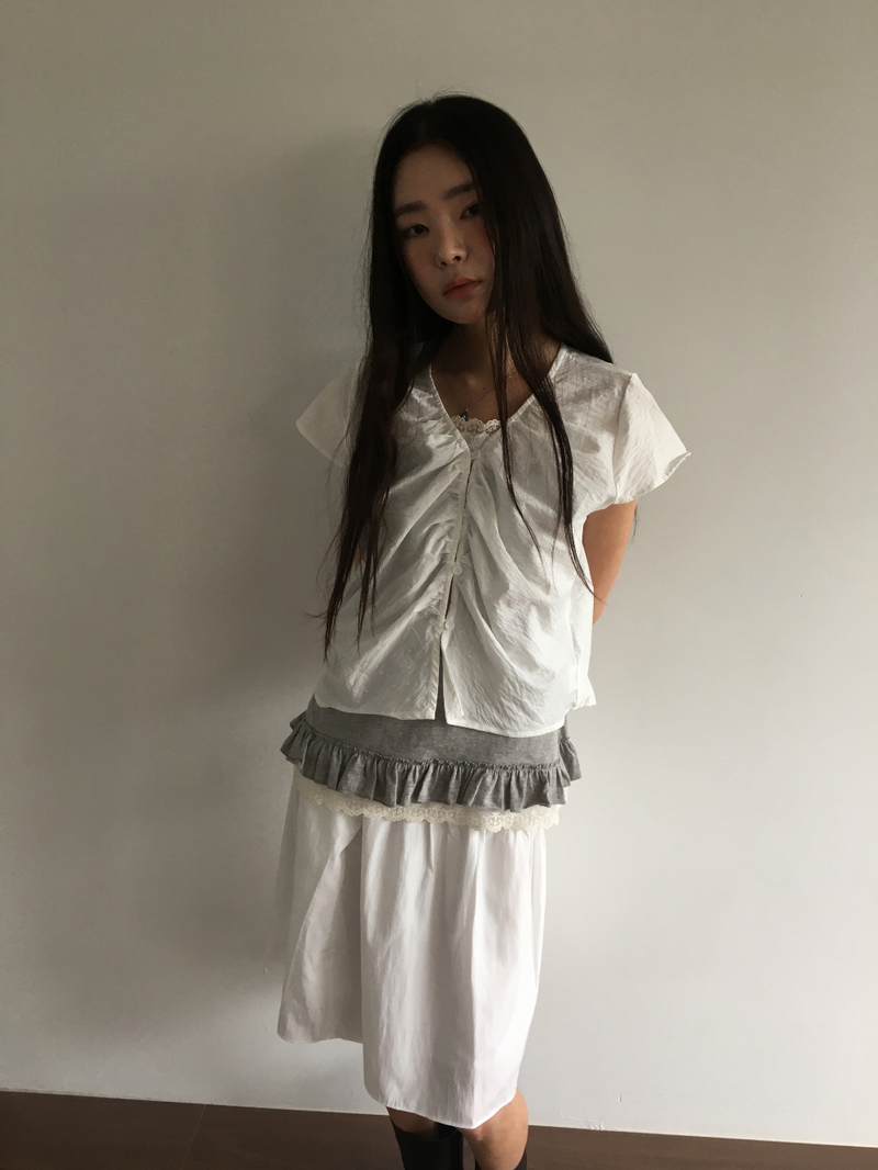 Wing Dot Shirring Blouse (2color)