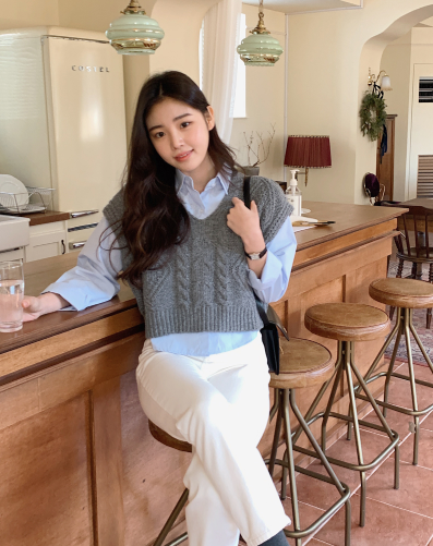 Cable V-neck Cashmere Knit Vest (4color)