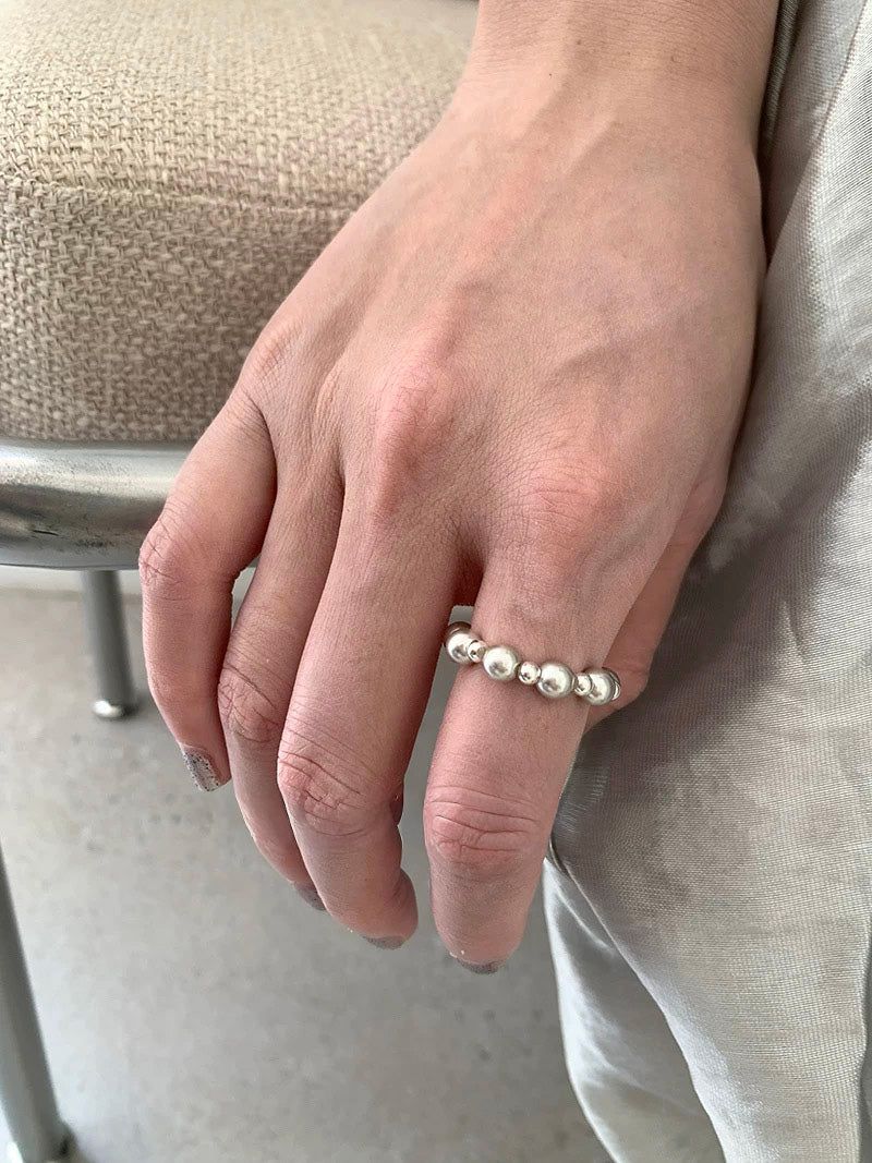 Simple silver balls banding ring