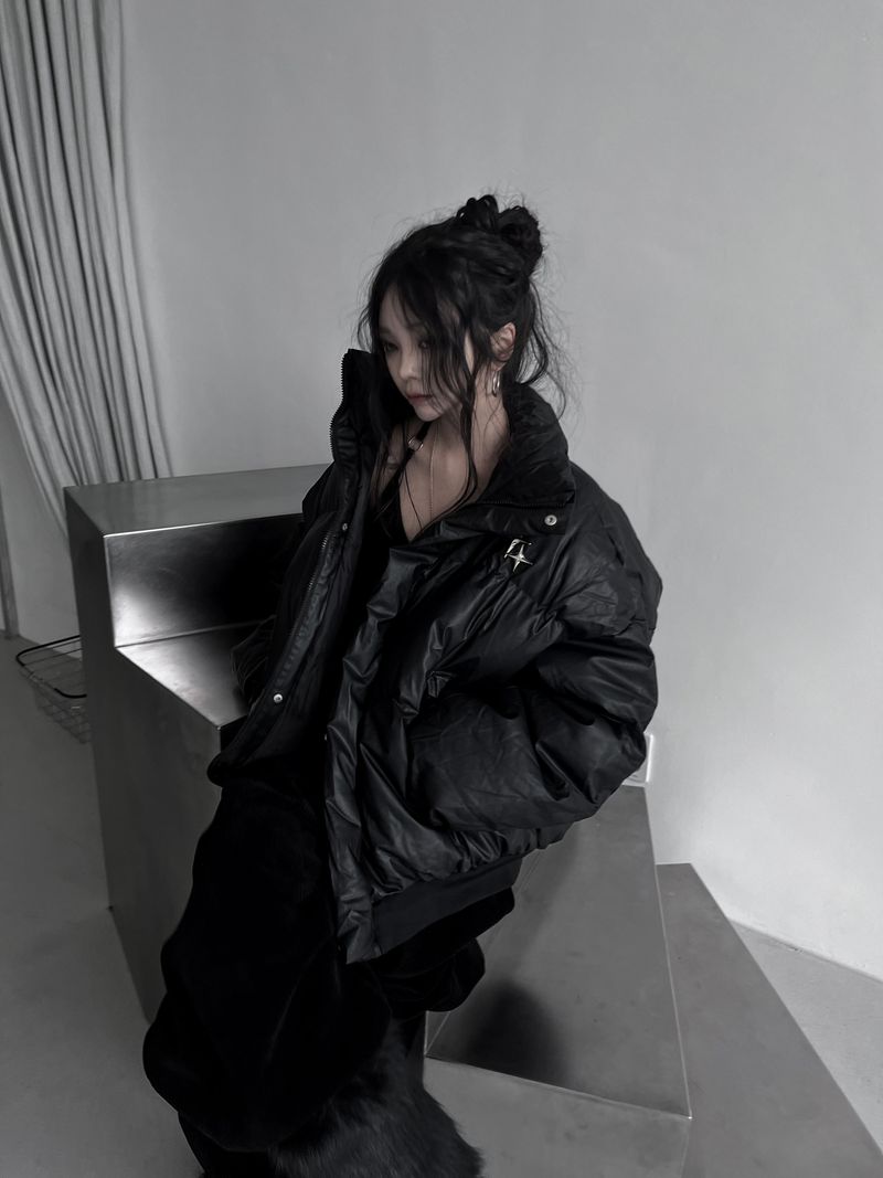 URBAN UNIQUE（アーバンユニーク）の「メタルブローチオーバーフィットレザーパディング（ジャケット/アウター）」
