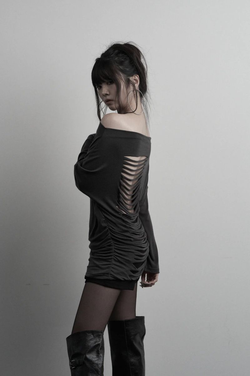 [label] back damage off-shoulder top (charcoal)